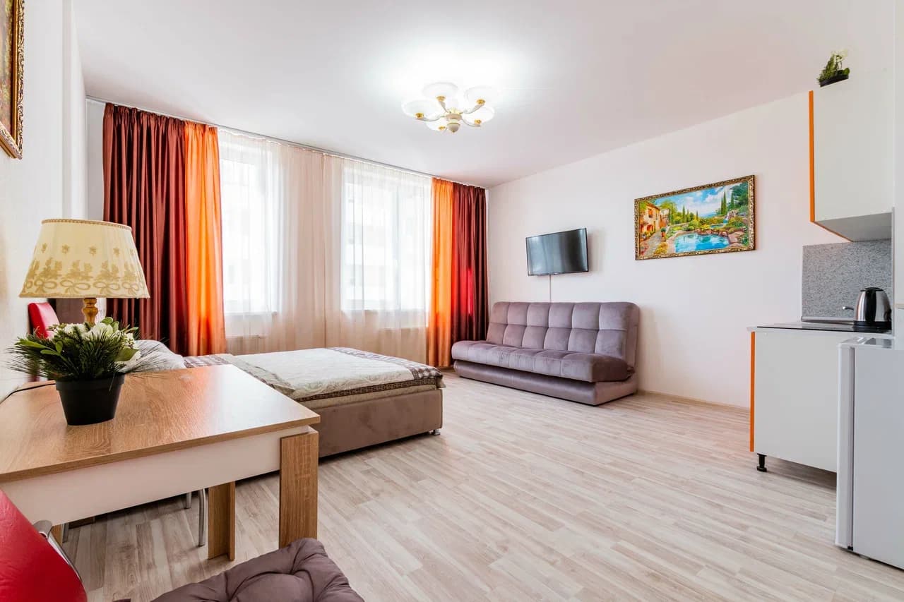 Снять квартиру-студию в Екатеринбурге на ул. Крестинского посуточно