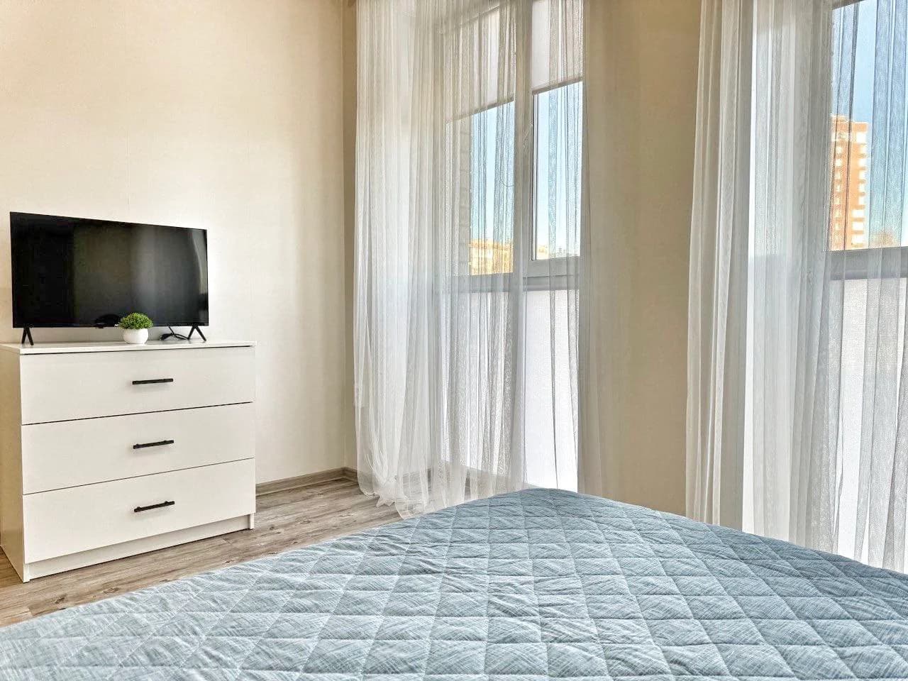 Снять уютную студию в Челябинске у арены «Трактор» и ТРК «Космос» посуточно 2