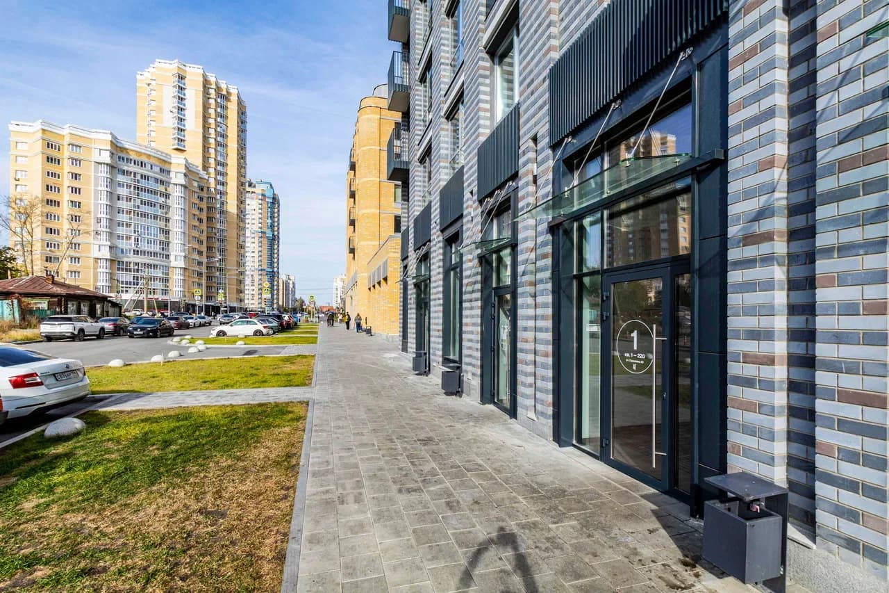 Снять 3-к квартиру в Екатеринбурге у Цирка и парка Зеленая Роща Посуточно 1