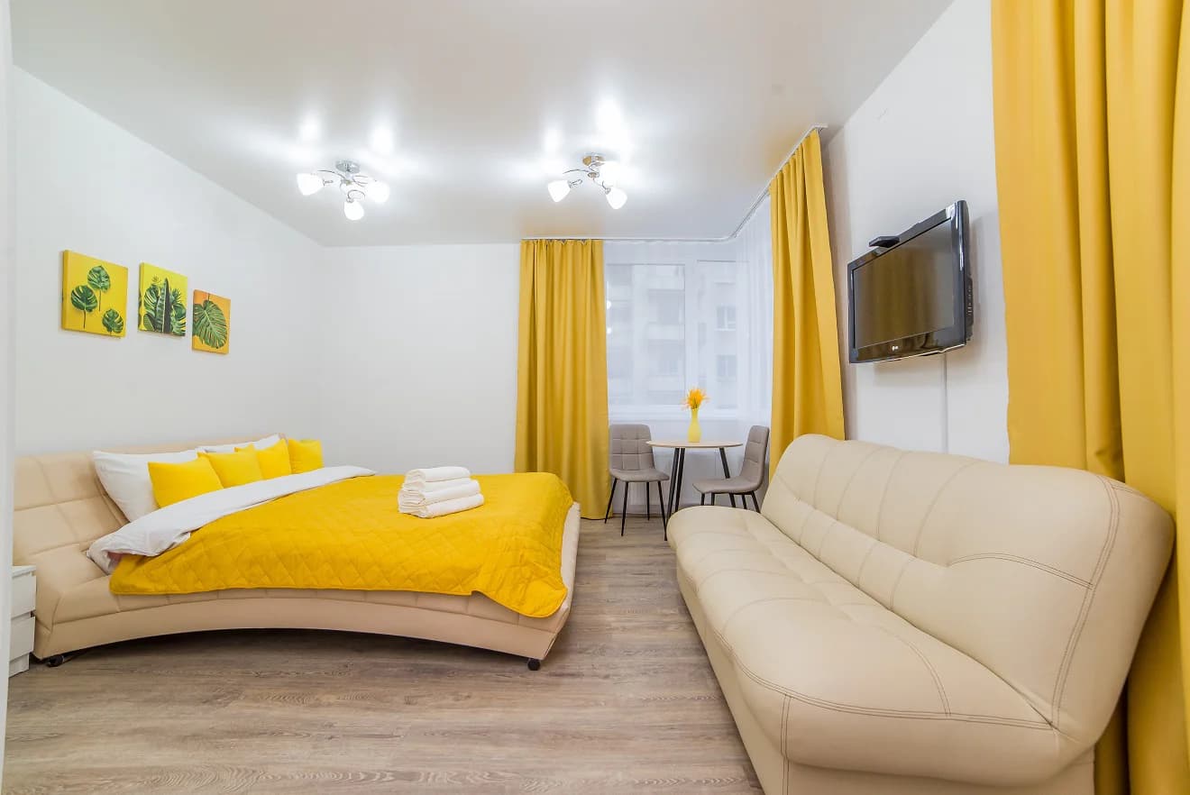 Квартира на сутки в Екатеринбурге у Основинского парка (Солнечная 33а) 1