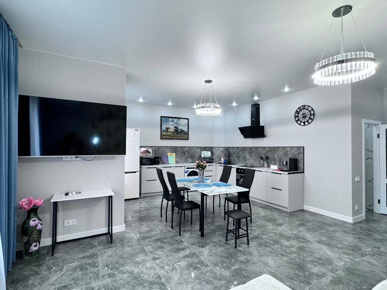 Снять квартиру на сутки в Волгограде у Мамаева Кургана (Ангарская 7Г) 1