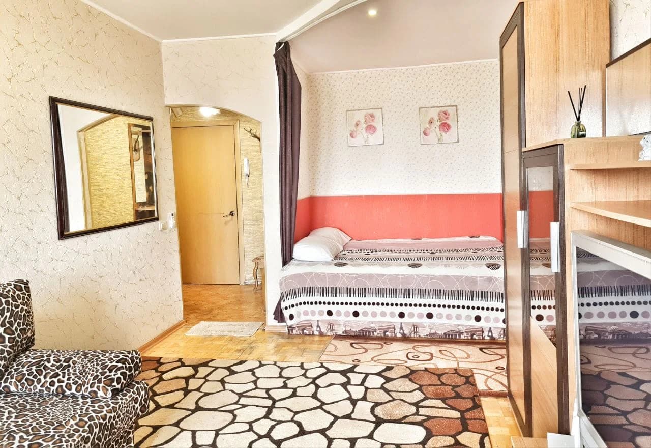 Снять однокомнатную квартиру в центре Челябинска у Площади Революции Посуточно