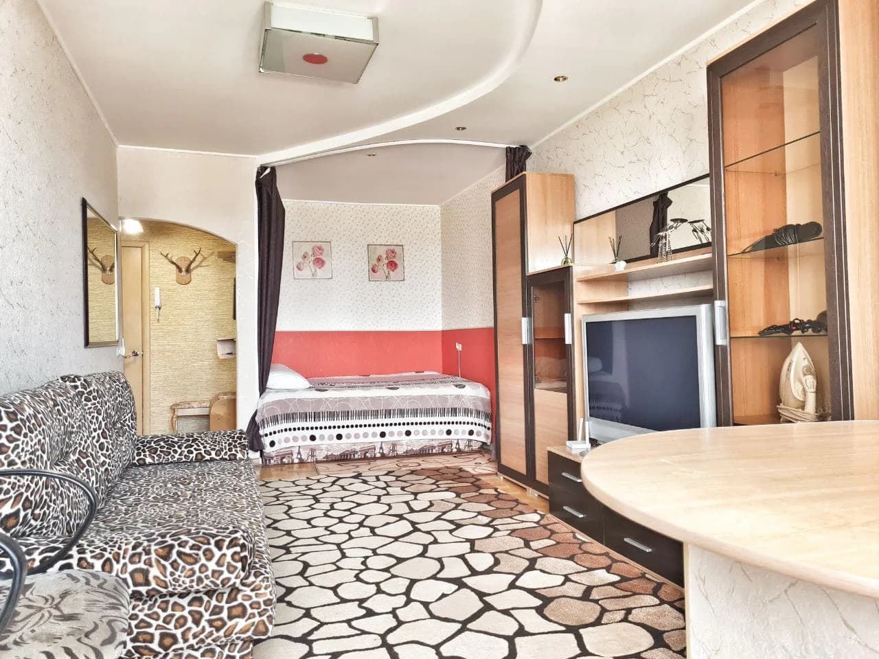 Снять однокомнатную квартиру в центре Челябинска у Площади Революции Посуточно 1