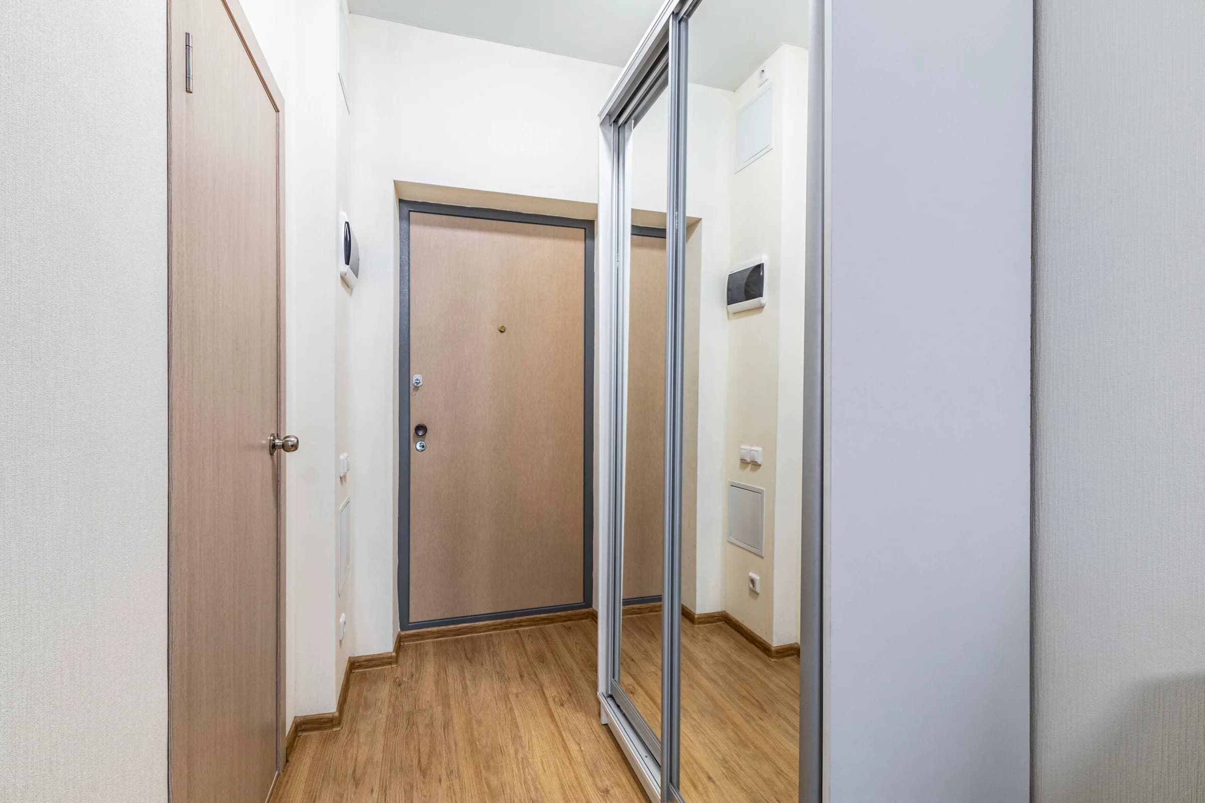 Снять уютную студию в Екатеринбурге у метро Чкаловская и ТРЦ Мегаполис Посуточно 0