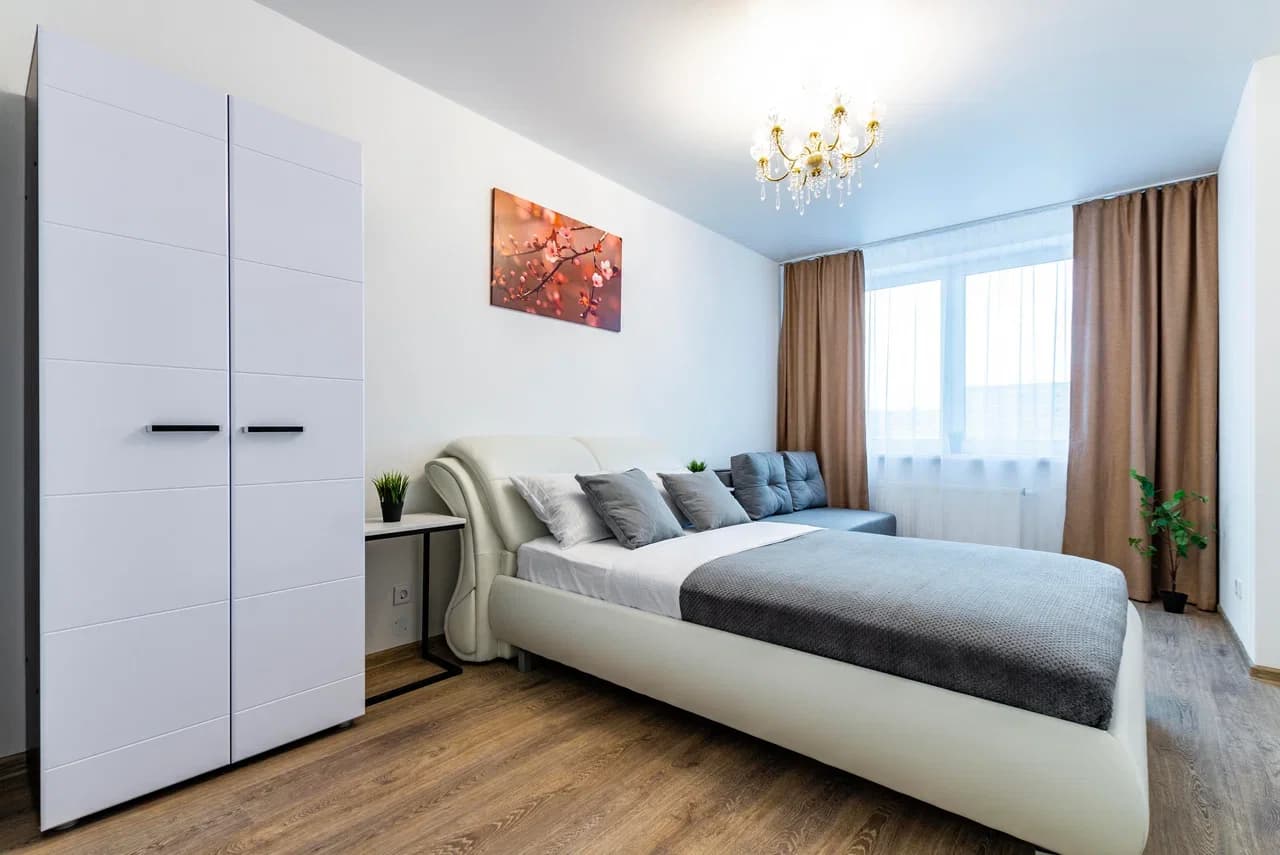 Снять 3-комнатную квартиру в Екатеринбурге у Центрального стадиона посуточно 1