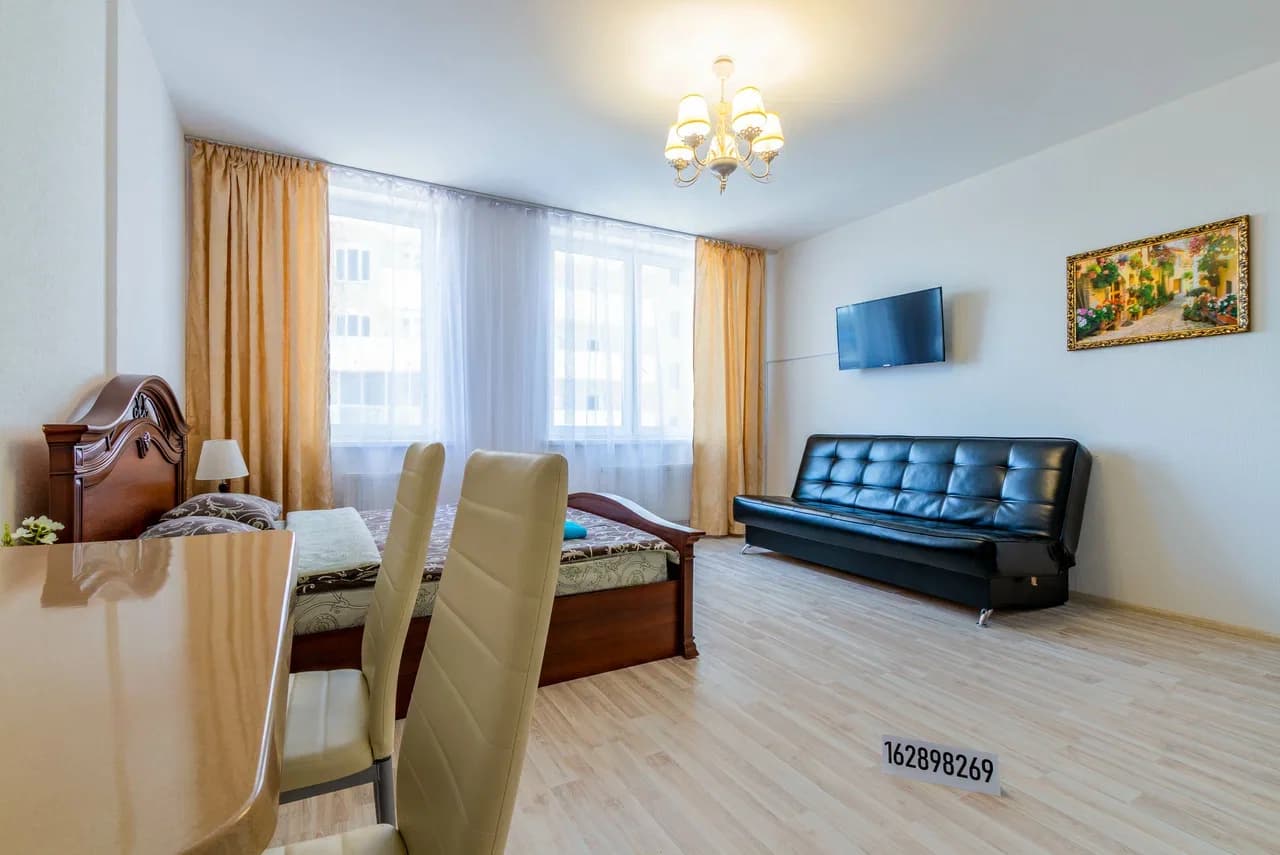 Снять квартиру-студию в Екатеринбурге у ТЦ Дирижабль посуточно