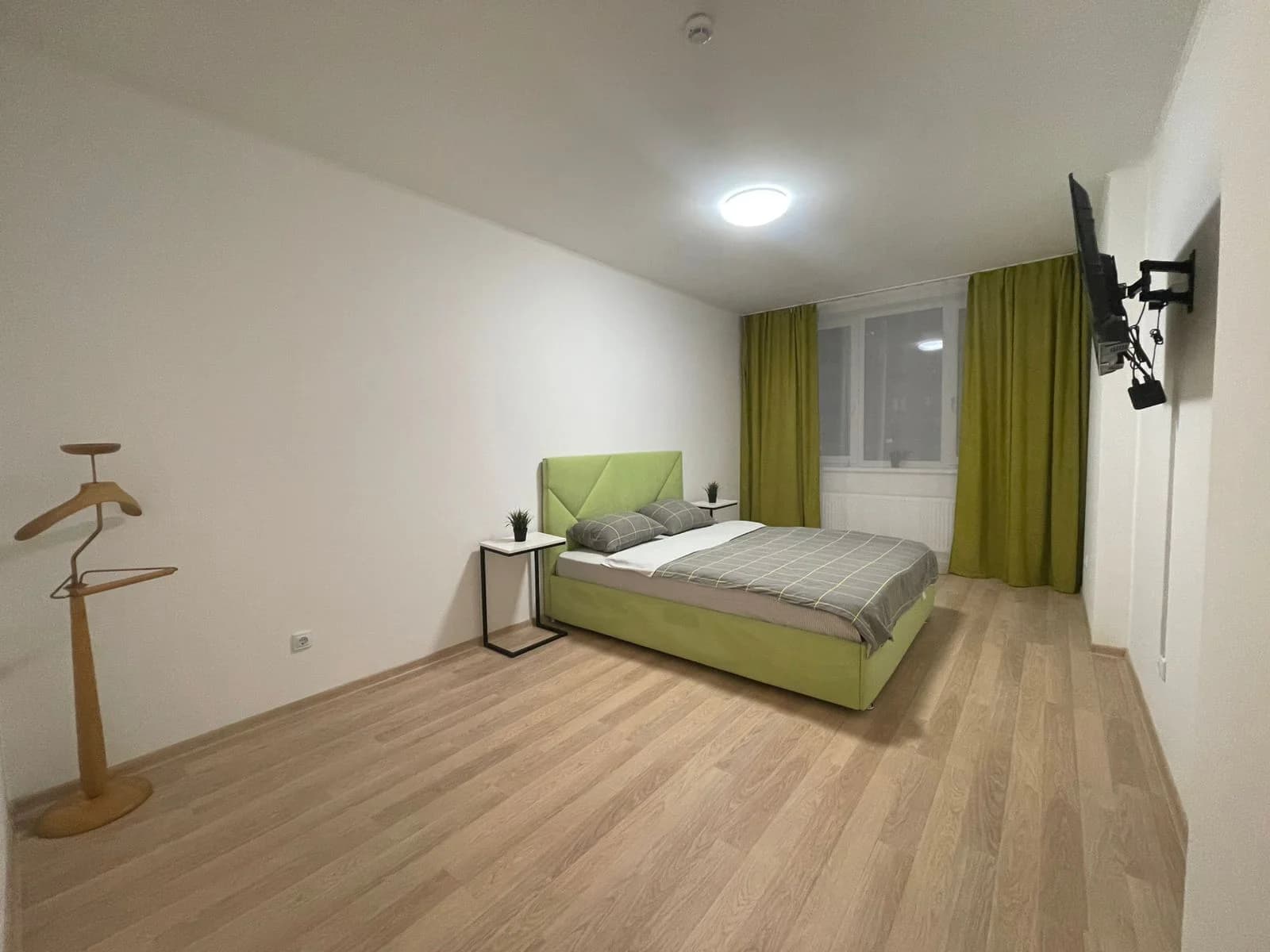 Аренда 5-к квартиры в Екатеринбурге, м. Уралмаш, ЖК «Северное сияние» Посуточно 3