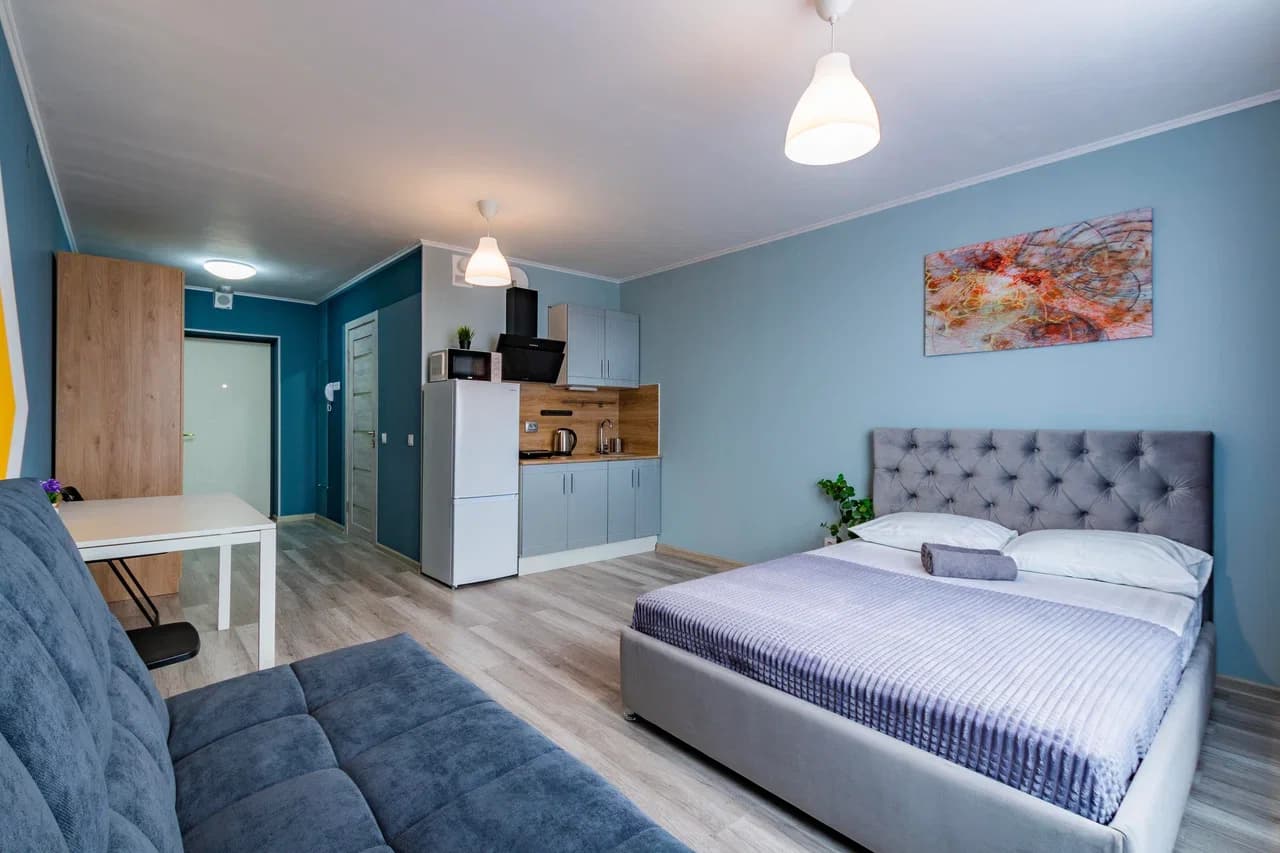 Снять квартиру-студию в Екатеринбурге у Юридического университета посуточно 2