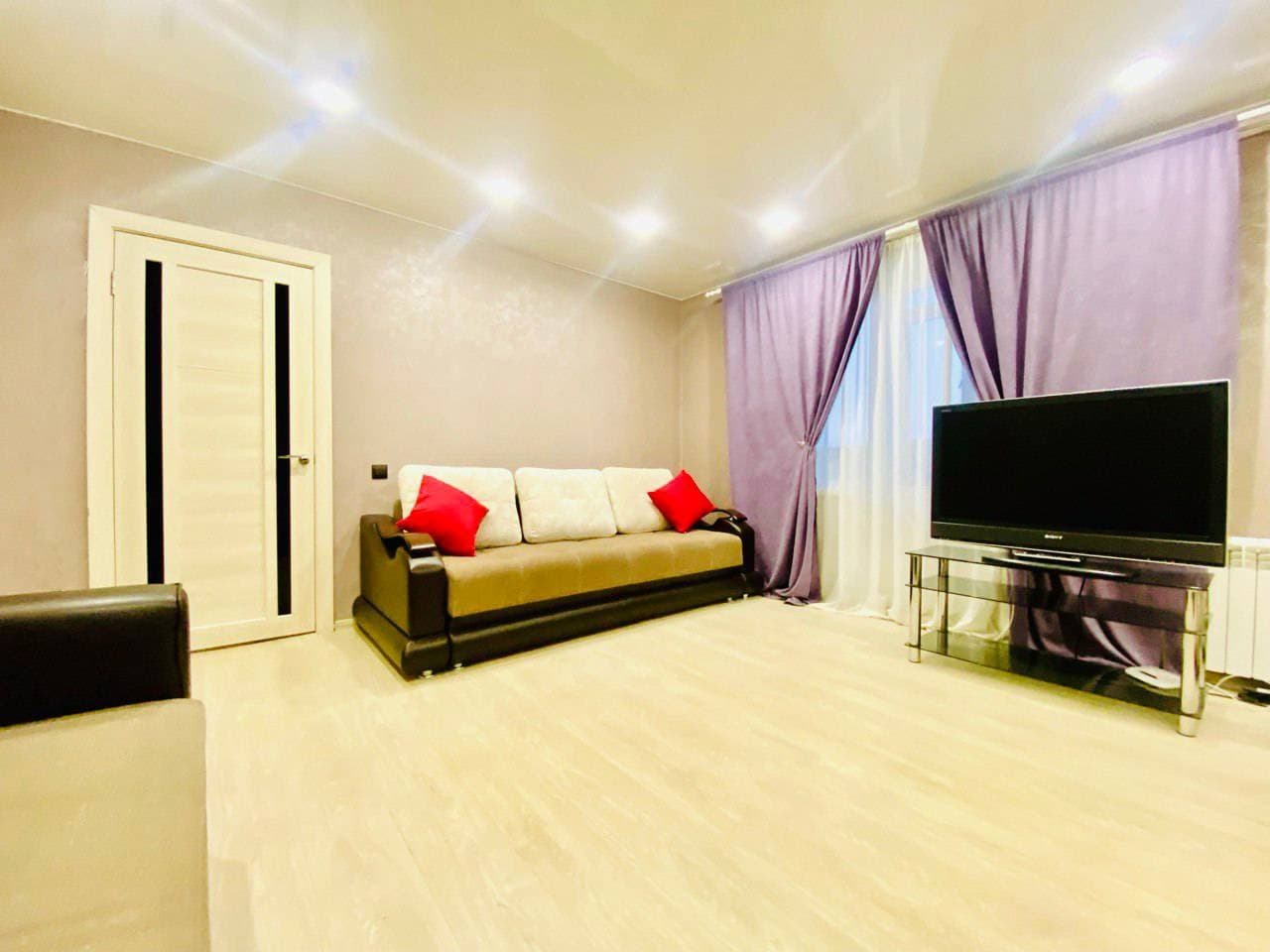 Снять 1-комнатную квартиру в Ноябрьске у площади Памяти и СК «Зенит» посуточно