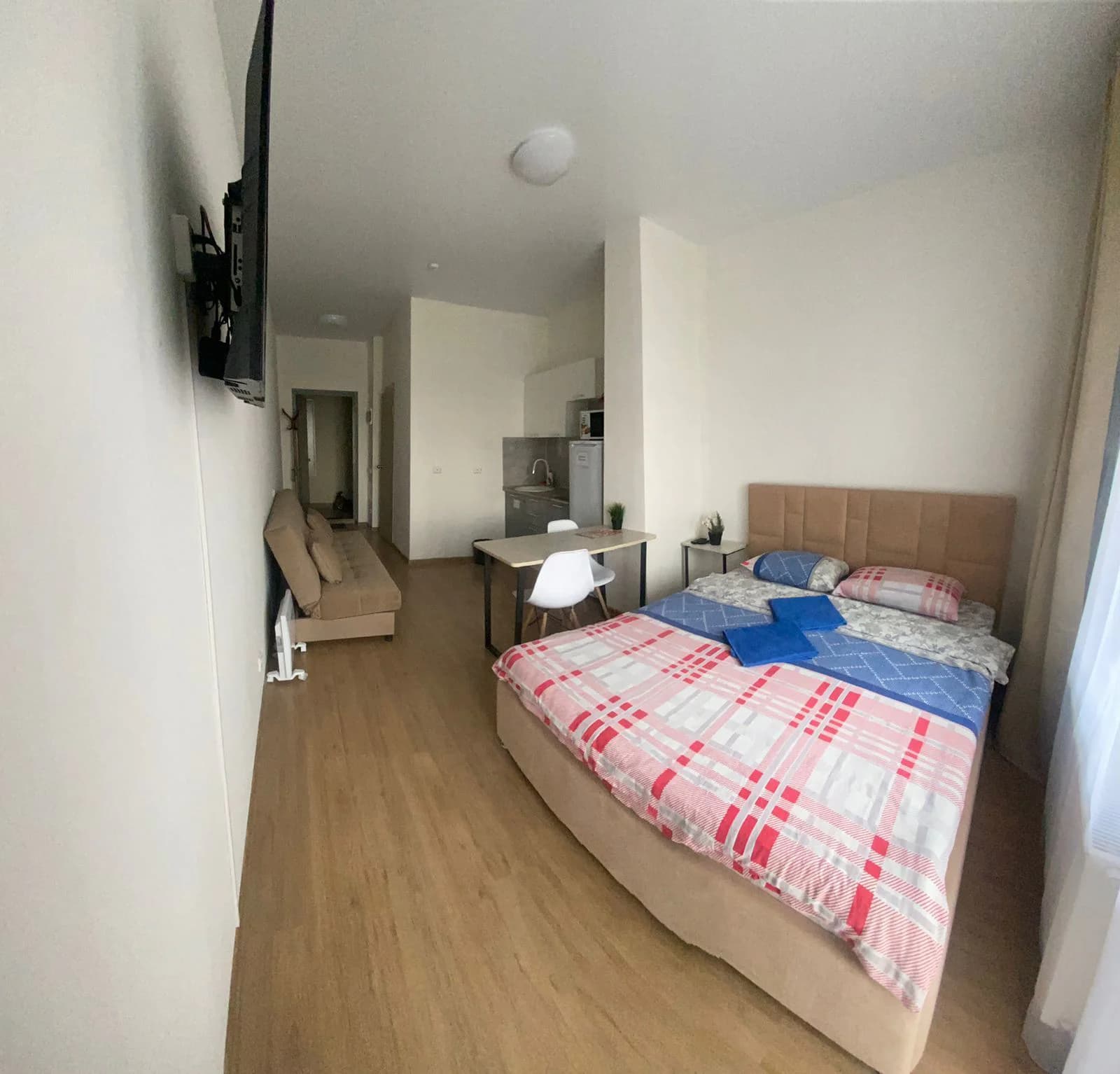 Снять уютную студию в Чкаловском районе Екатеринбурга у метро Чкаловская Посуточно