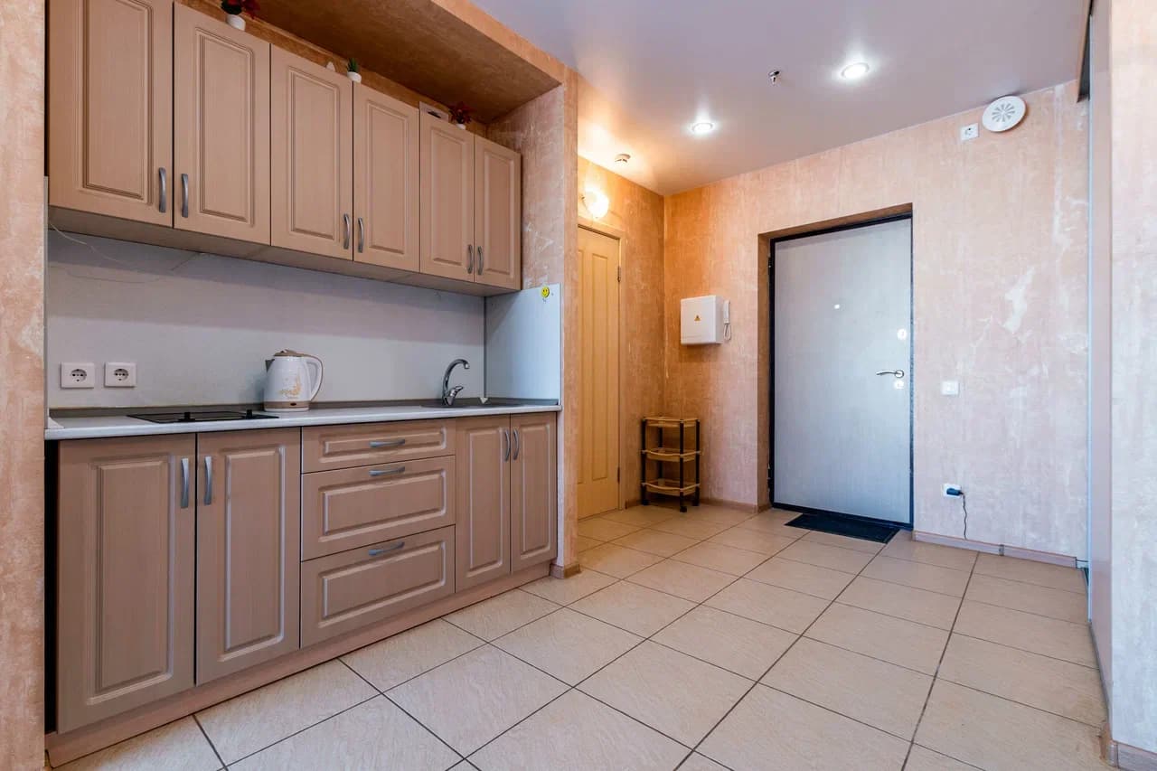 Снять квартиру-студию в Екатеринбурге у бизнес-центра Квартал посуточно 1