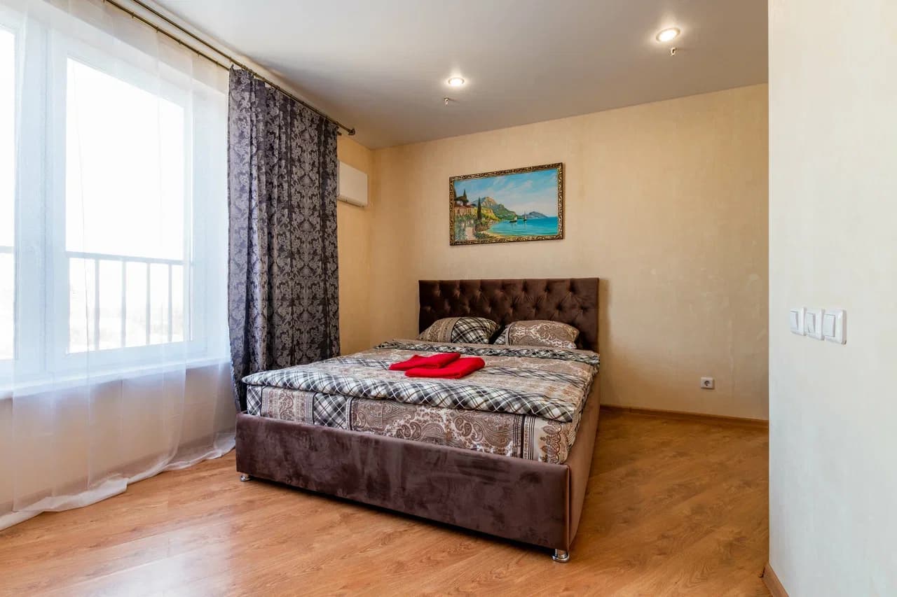 Снять квартиру-студию в Екатеринбурге у бизнес-центра Квартал посуточно 3