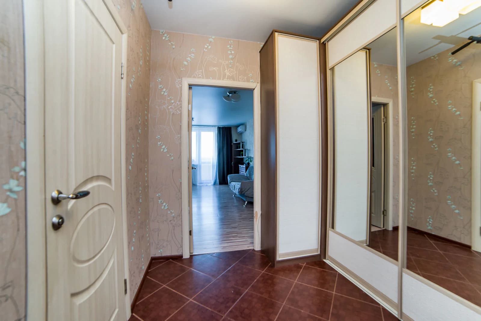 Снять просторную студию в Чкаловском районе Екатеринбурга у метро Чкаловская Посуточно 1