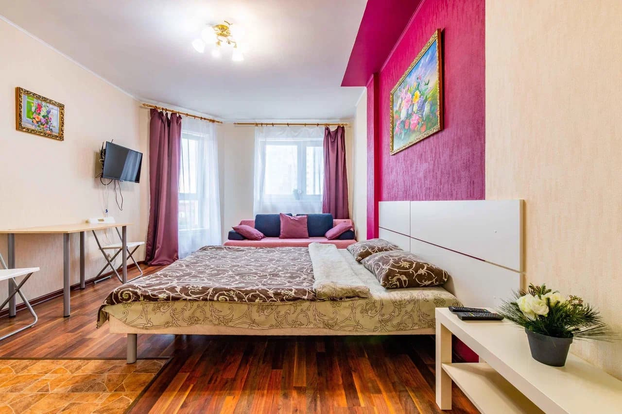 Снять студию в Екатеринбурге у набережной Исети и Адмиралтейского парка Посуточно