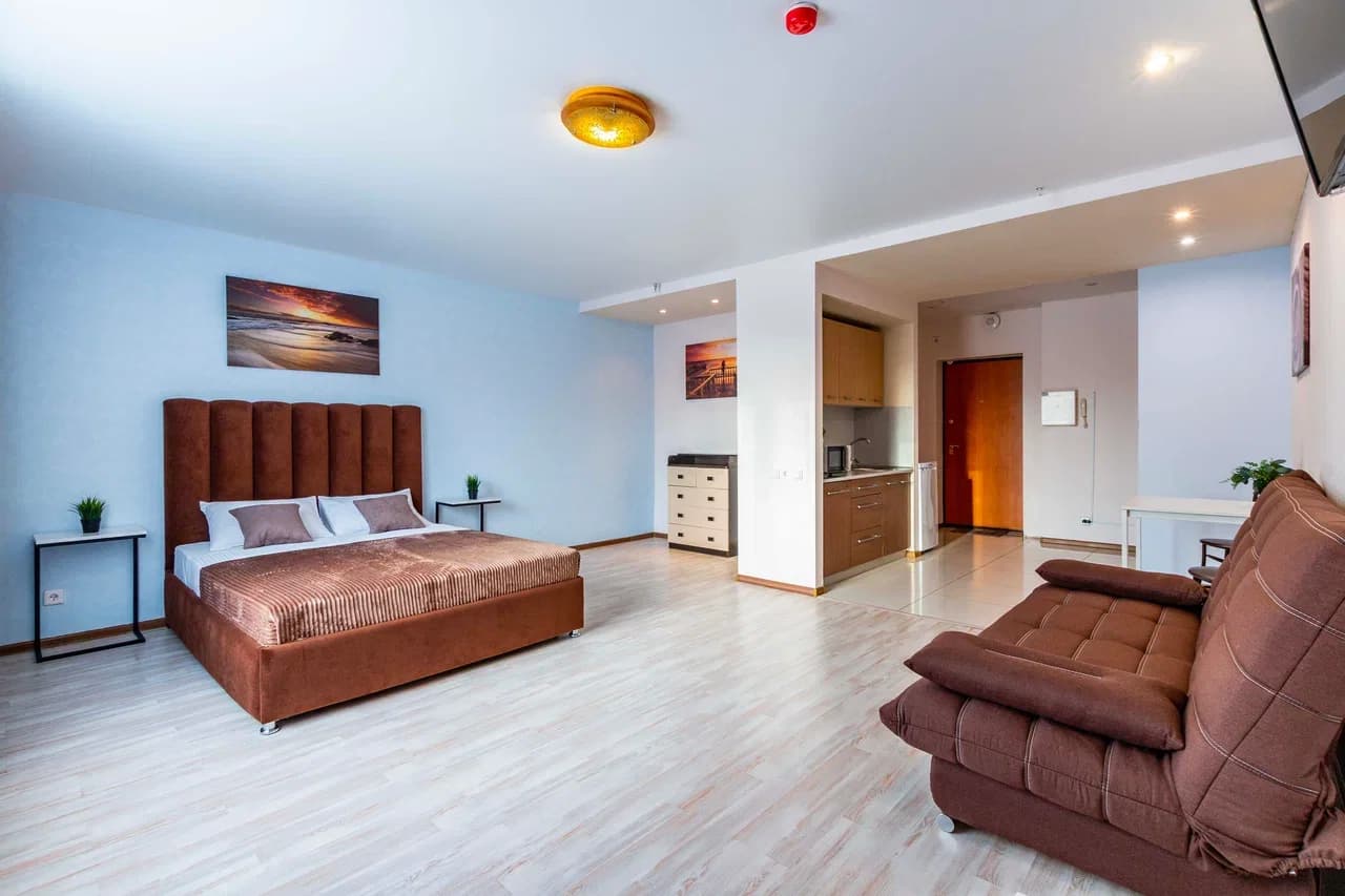 Снять квартиру-студию в Екатеринбурге у развязки Сибирского тракта посуточно