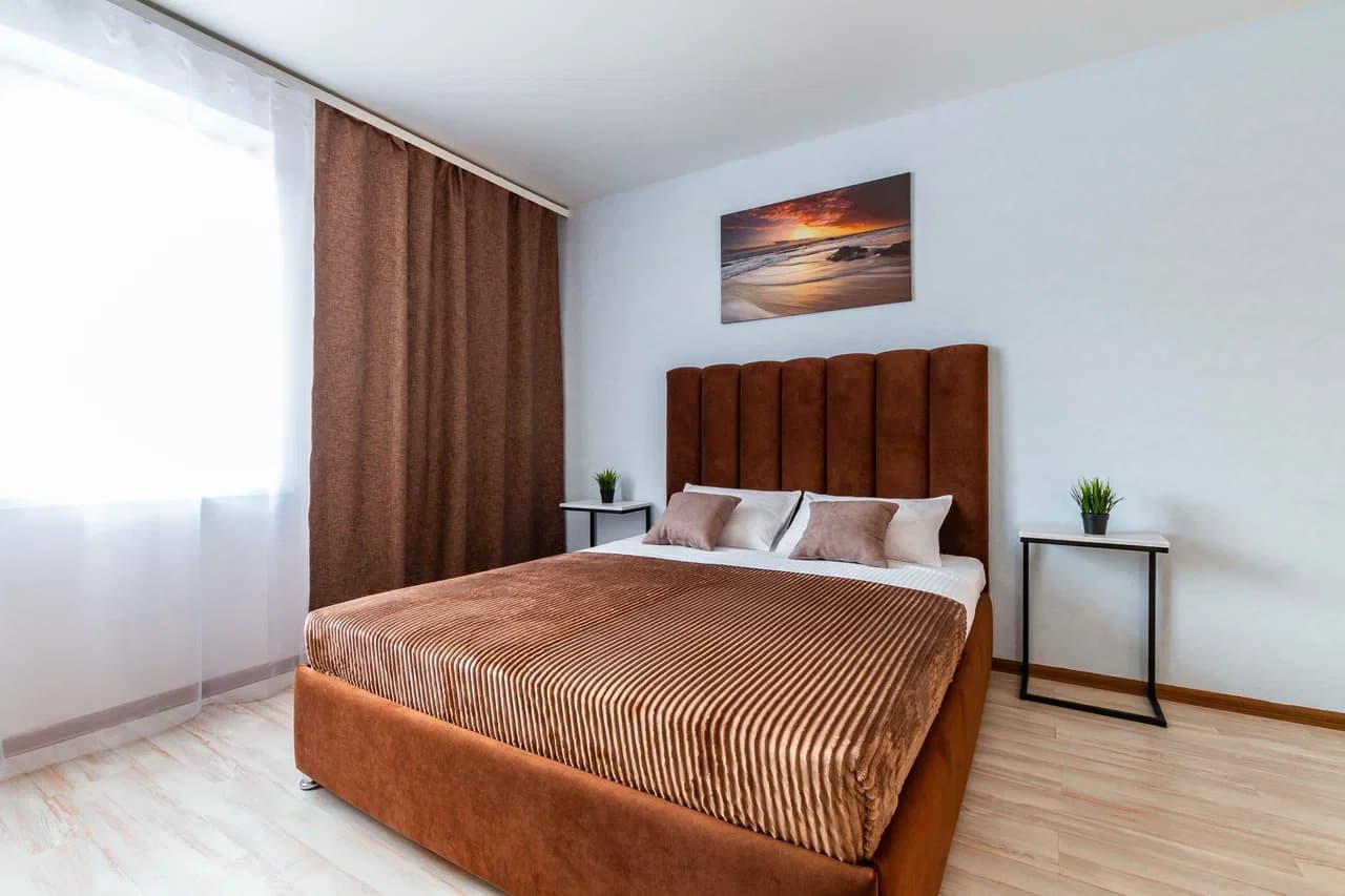 Снять квартиру-студию в Екатеринбурге у развязки Сибирского тракта посуточно 1