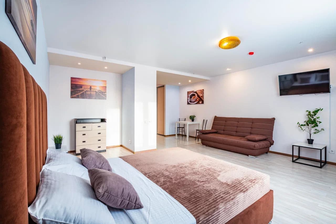 Снять квартиру-студию в Екатеринбурге у развязки Сибирского тракта посуточно 2