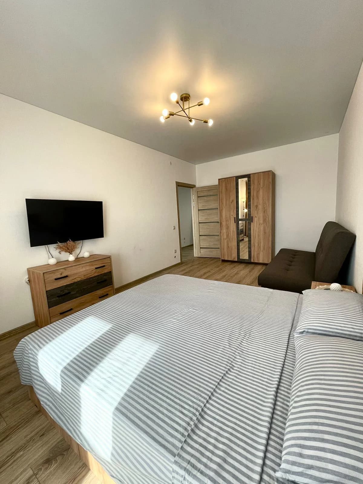 Аренда 2-к квартиры в Екатеринбурге, мкр. Академический, ул. Краснолесья Посуточно 2