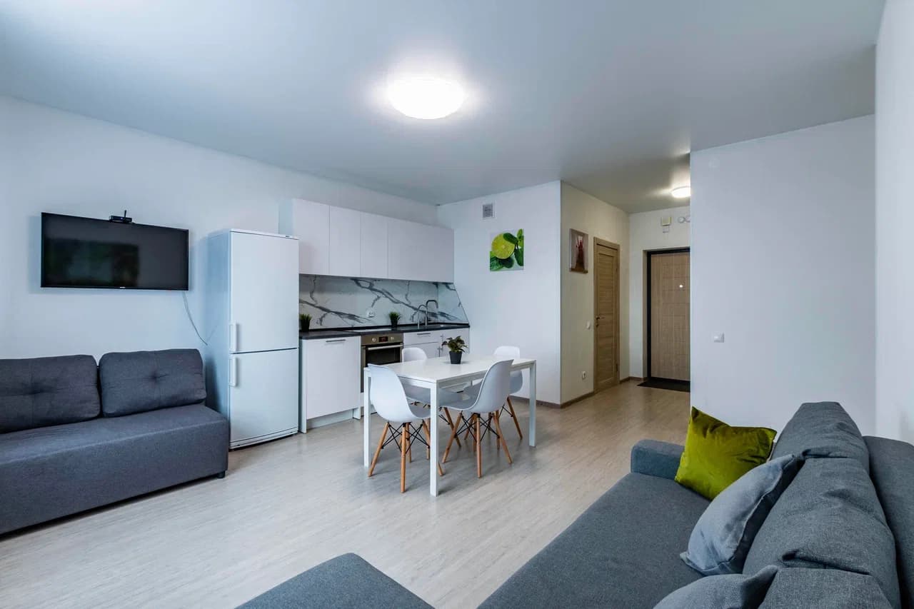 Снять 3-комнатную квартиру в Екатеринбурге у парка Зеленая роща посуточно