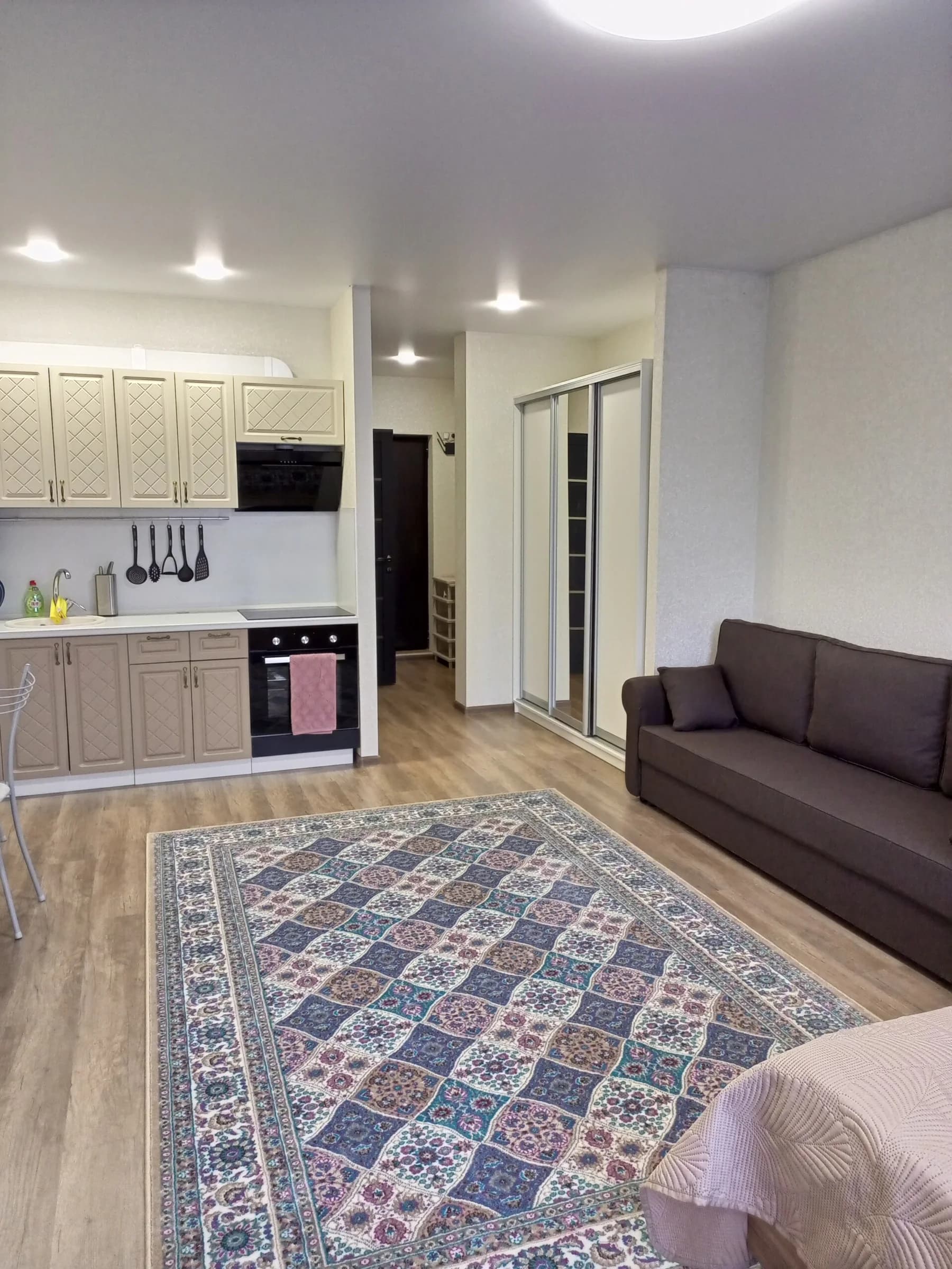 Снять посуточно студию в Сочи у моря (Гайдара 22) 0