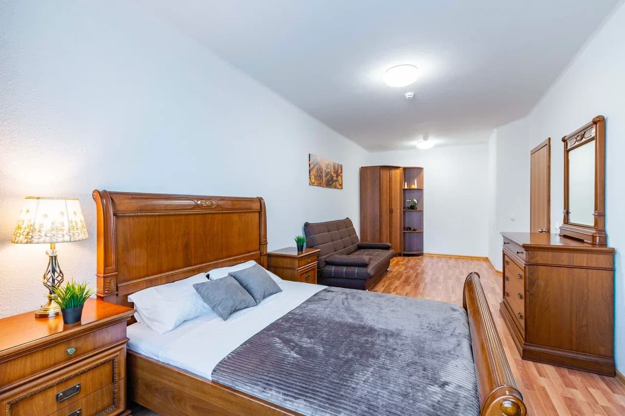 Снять 2-комнатную квартиру в Екатеринбурге у метро Чкаловская посуточно 1