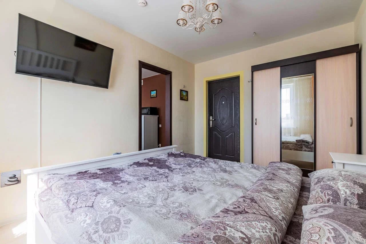 Снять 1-комнатную квартиру в Екатеринбурге у главного корпуса УрФУ посуточно 1