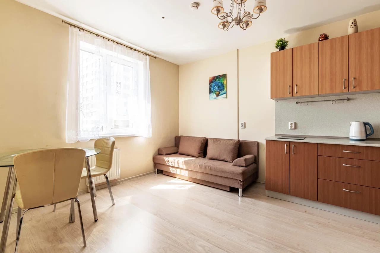 Снять 1-комнатную квартиру в Екатеринбурге у главного корпуса УрФУ посуточно 3