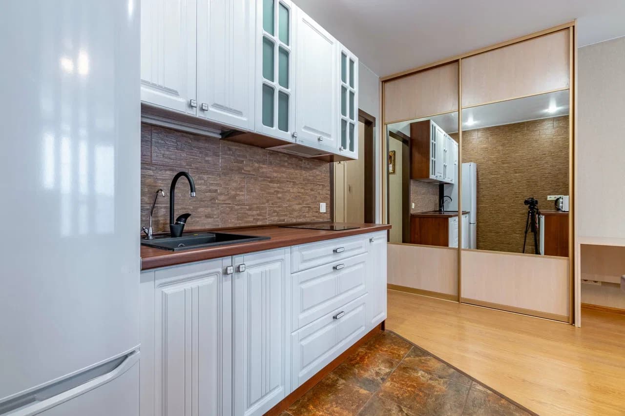 Снять квартиру-студию в Екатеринбурге у метро Чкаловская посуточно 3