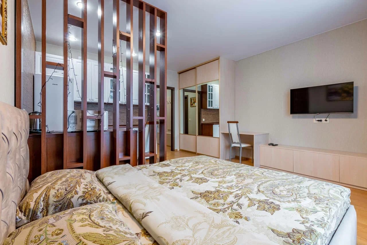 Снять квартиру-студию в Екатеринбурге у метро Чкаловская посуточно