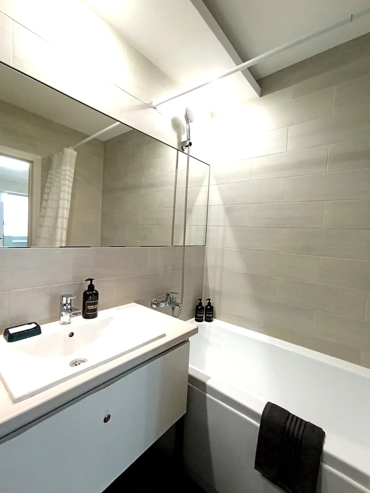 Снять квартиру посуточно в Севастополе в ЖК Доброгород (Токарева 18В) 3