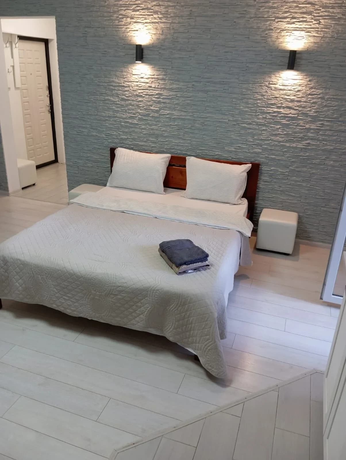 Снять квартиру посуточно в Севастополе в ЖК Доброгород (Токарева 18В) 0