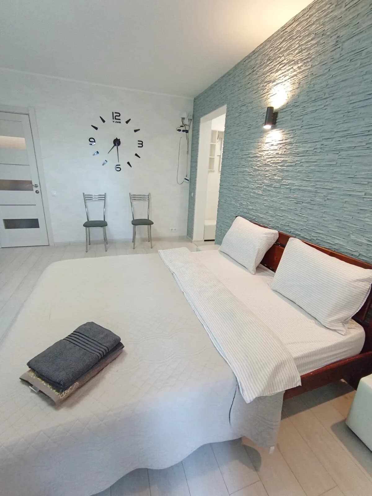 Снять квартиру посуточно в Севастополе в ЖК Доброгород (Токарева 18В) 2