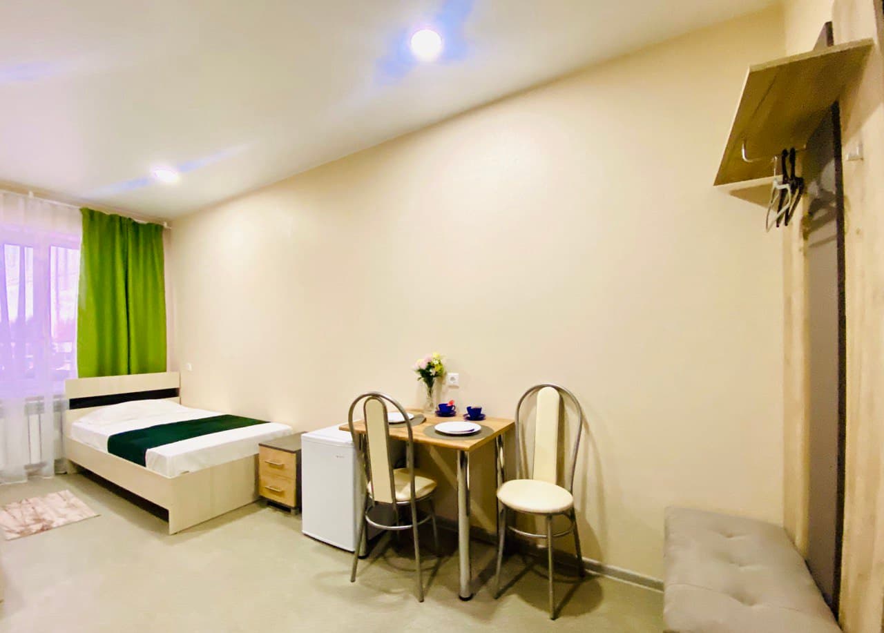 Снять студию в Ноябрьске у сквера Геологов и ТЦ «Арктика» посуточно