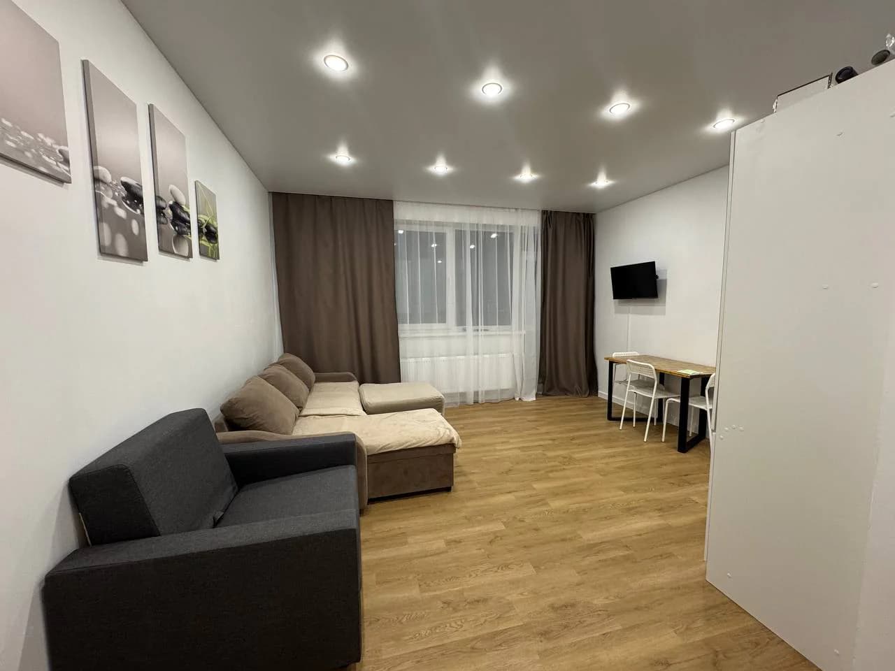 Снять посуточно 1-к квартиру в Екб у ОблГИБДД (Громова 26/3)