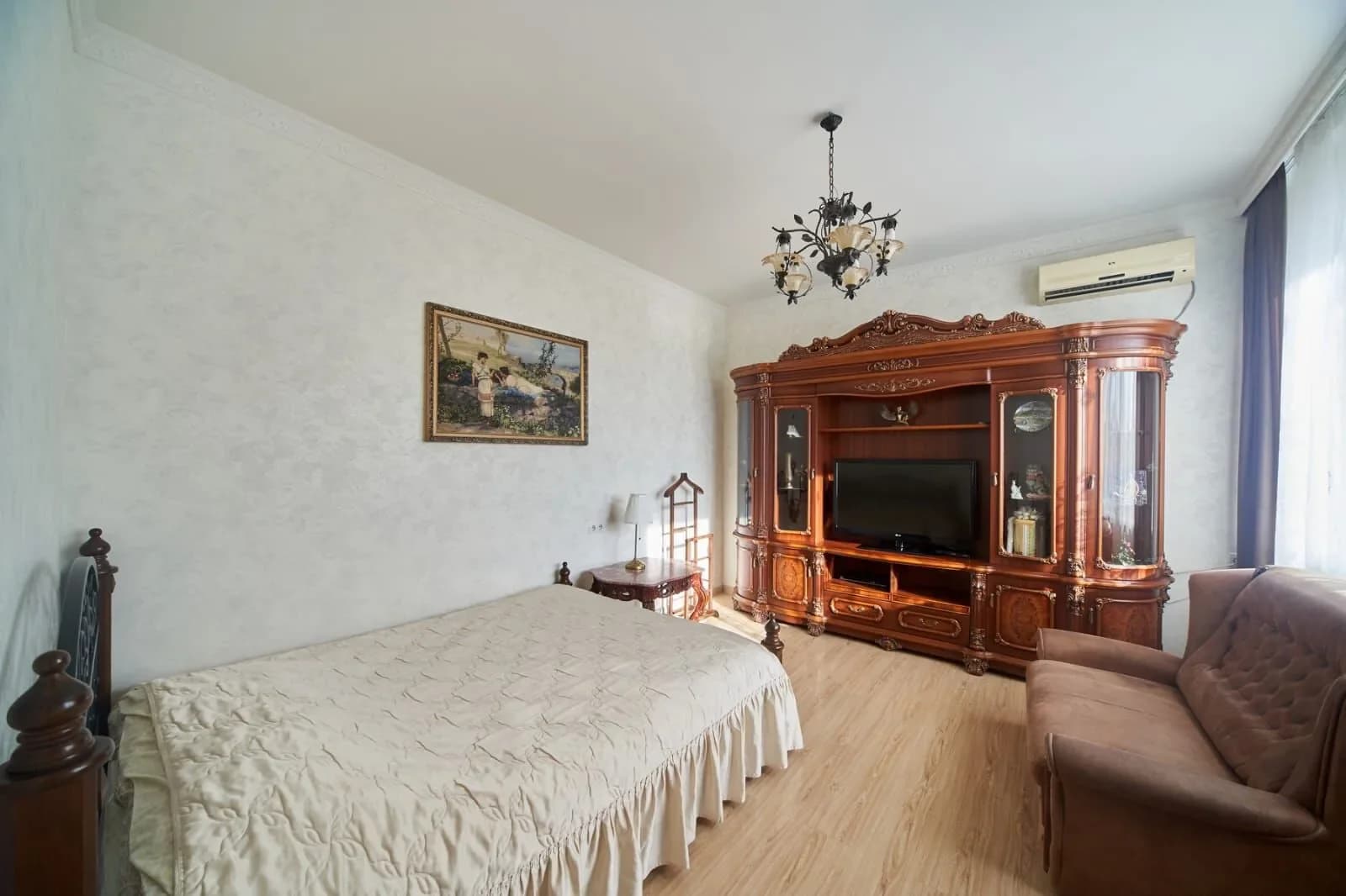 Снять квартиру посуточно в Севастополе у Графской пристани (Мокроусова 7)