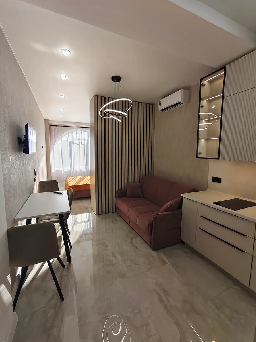 Снять посуточно апартаменты в Евпатории в центре (Фрунзе 20) 1