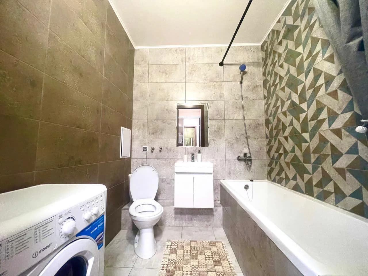 Аренда Квартиры-студии в Екатеринбурге, мкр. Втузгородок, рядом с ТРК «КомсоМОЛЛ» Посуточно 3