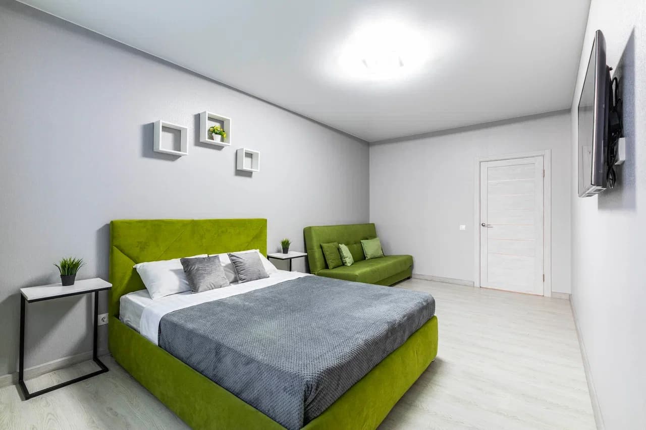 Снять 2-комнатную квартиру в Екатеринбурге у университета УрФУ посуточно 3