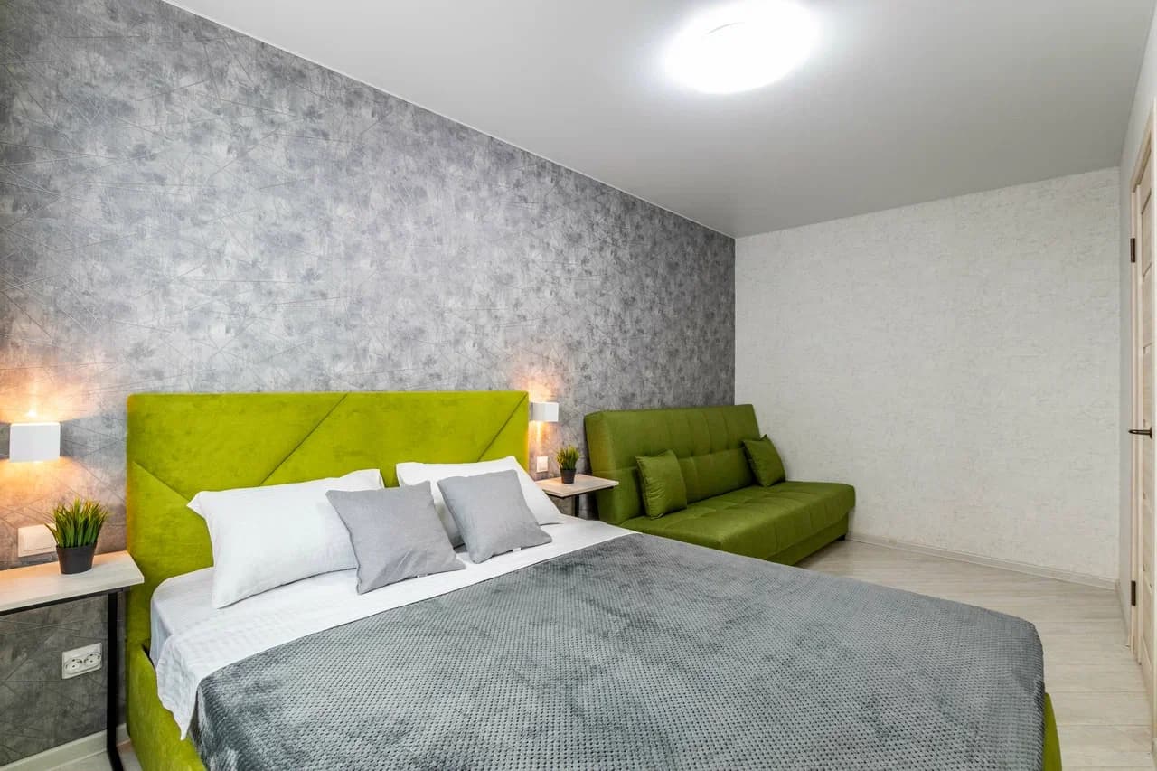 Снять 2-комнатную квартиру в Екатеринбурге у ТРЦ Карнавал посуточно 3