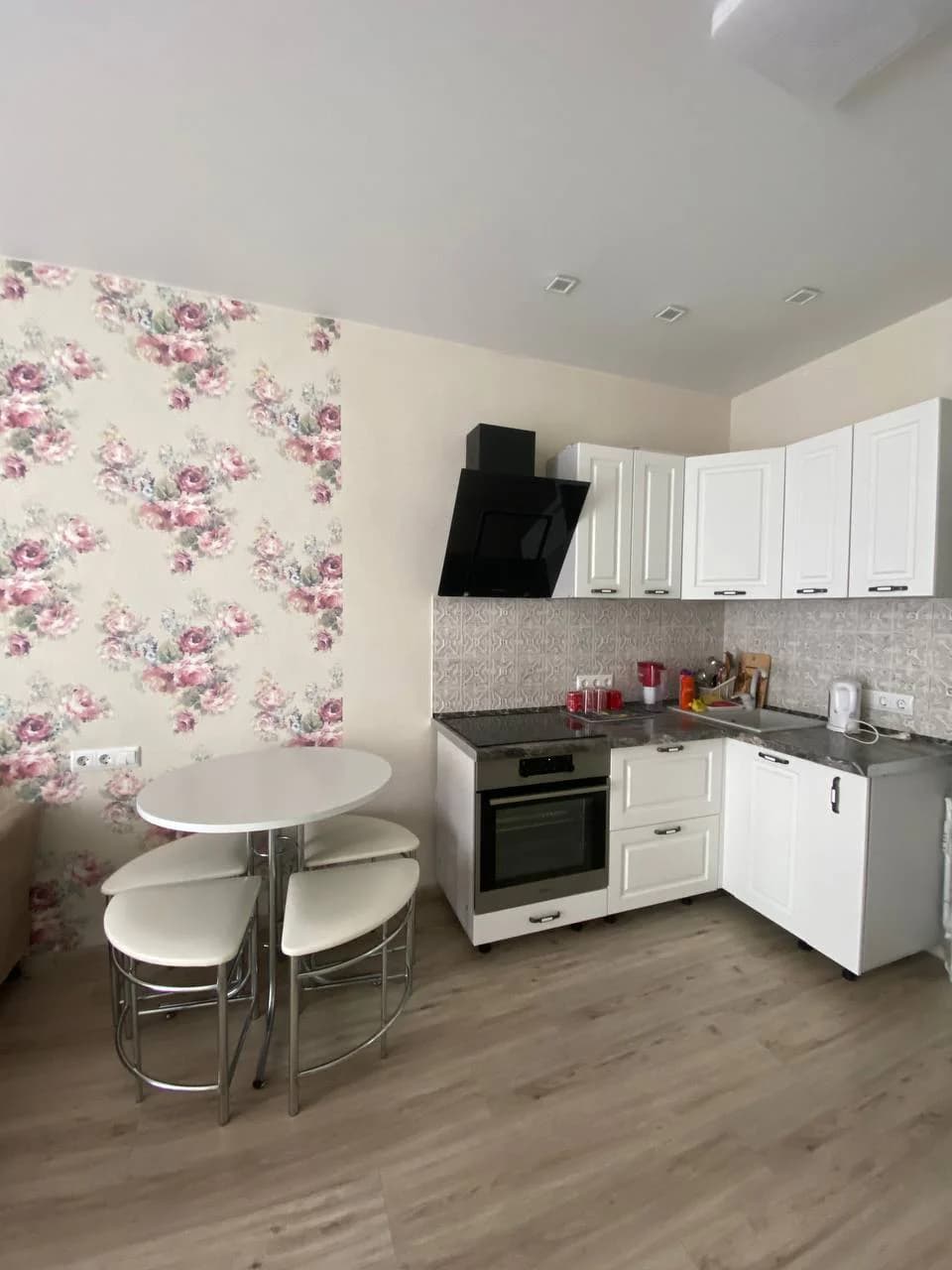 Снять квартиру посуточно в Сочи у ЖК Кватро (Гайдара 22/1) 2